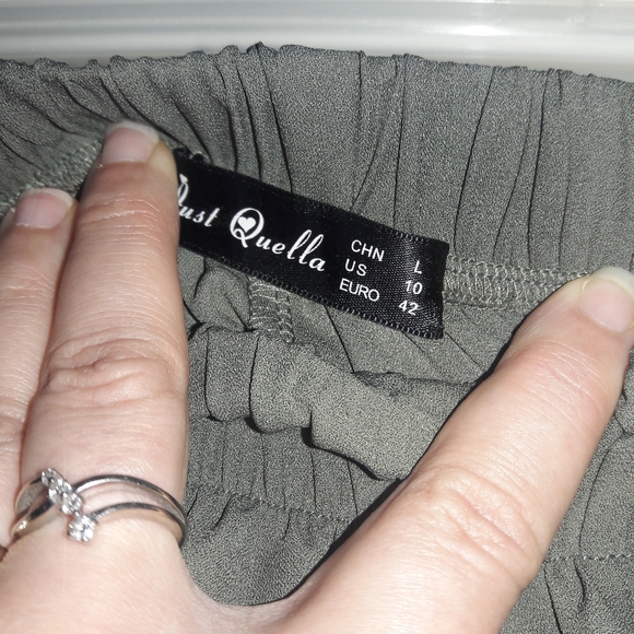 🌷Chiffon Wide Leg Tulip Pants🌷 - Picture 2 of 7